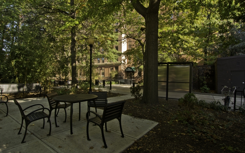 Franklin Square Apartments courtyard
