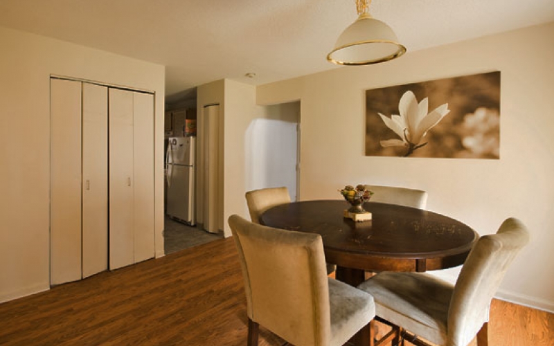 Bay Meadow Apartments unit dining room