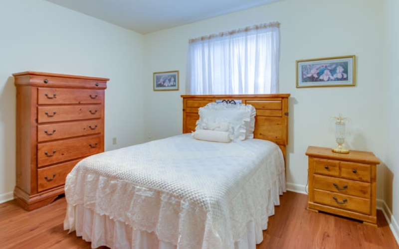 Middletowne Apartments unit bedroom