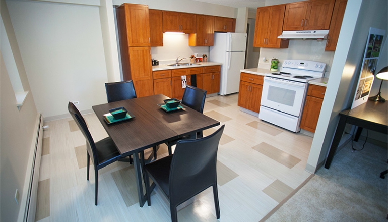  Newberry Park Apartments unit kitchen & dining area